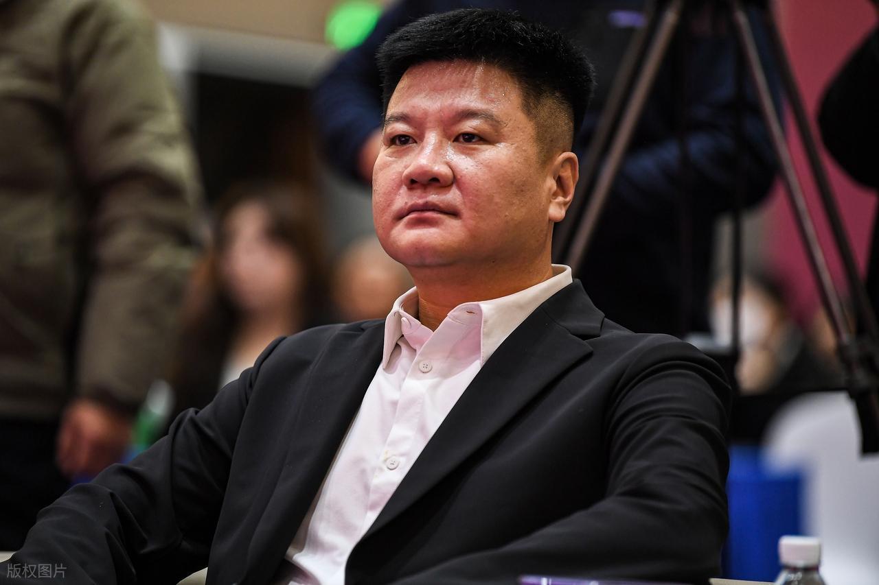 熊猫体育下载-争议!邵佳一斩获金帅奖只因当了国足主帅?李金羽于根伟更有资格