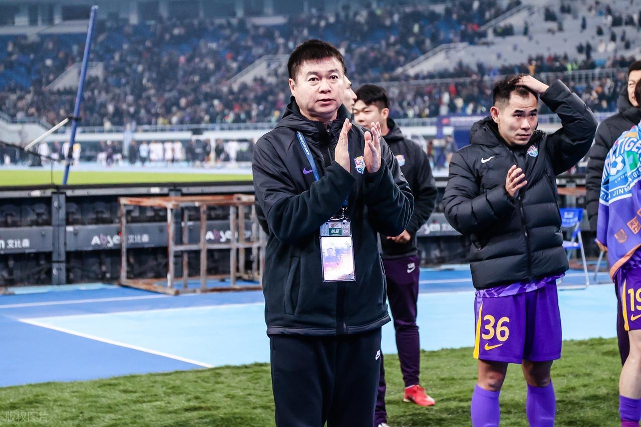 熊猫体育下载-争议!邵佳一斩获金帅奖只因当了国足主帅?李金羽于根伟更有资格