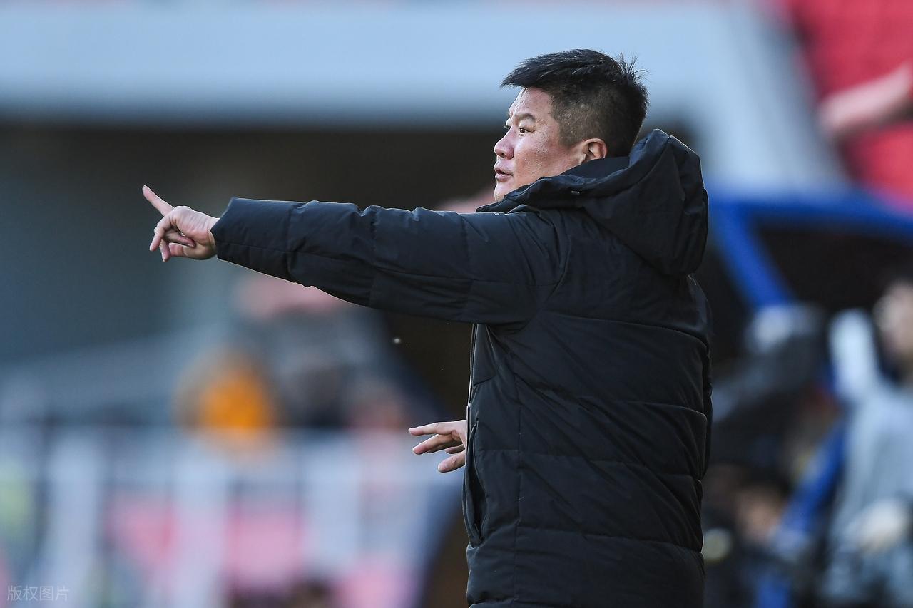 熊猫体育下载-争议!邵佳一斩获金帅奖只因当了国足主帅?李金羽于根伟更有资格