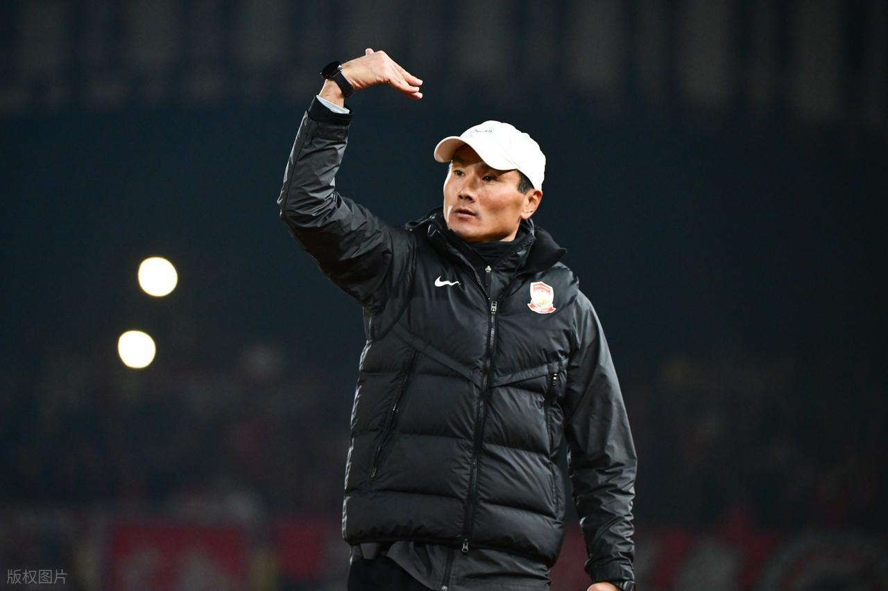 熊猫体育下载-争议!邵佳一斩获金帅奖只因当了国足主帅?李金羽于根伟更有资格