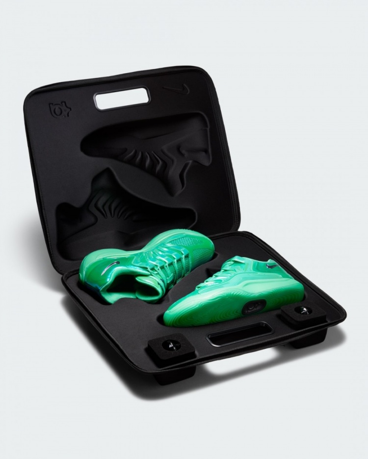 熊猫体育下载-Nike全明星主题球鞋!包含字母哥&KD&布克&约内斯库 无老詹签名鞋